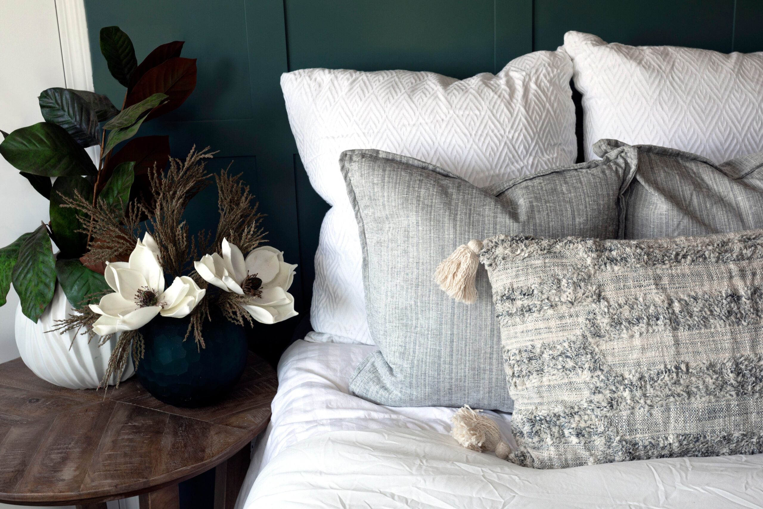 Decorating ideas for bedroom in teal, blue, white